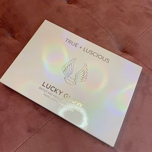 True and Luscious Lucky Glow highlighter palette